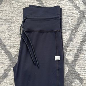 Vuori Daily Legging | Dark Gray